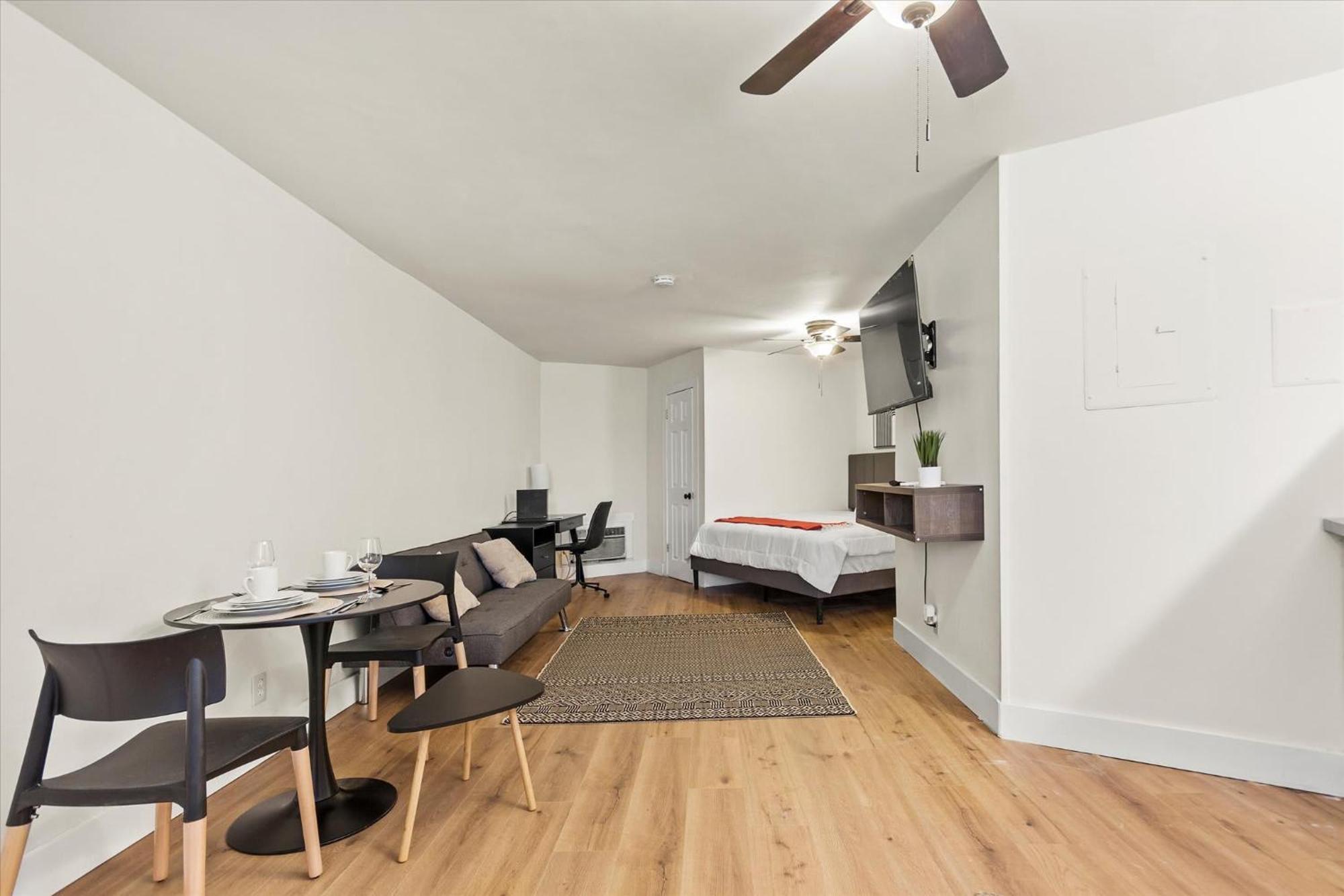 Modern Studio Apartment Near Merrimack Park Huntsville Exterior photo